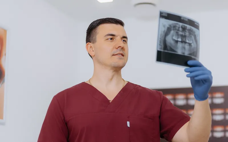 Sinus lifting: procedura de creștere a volumului osos pentru implanturi sigure